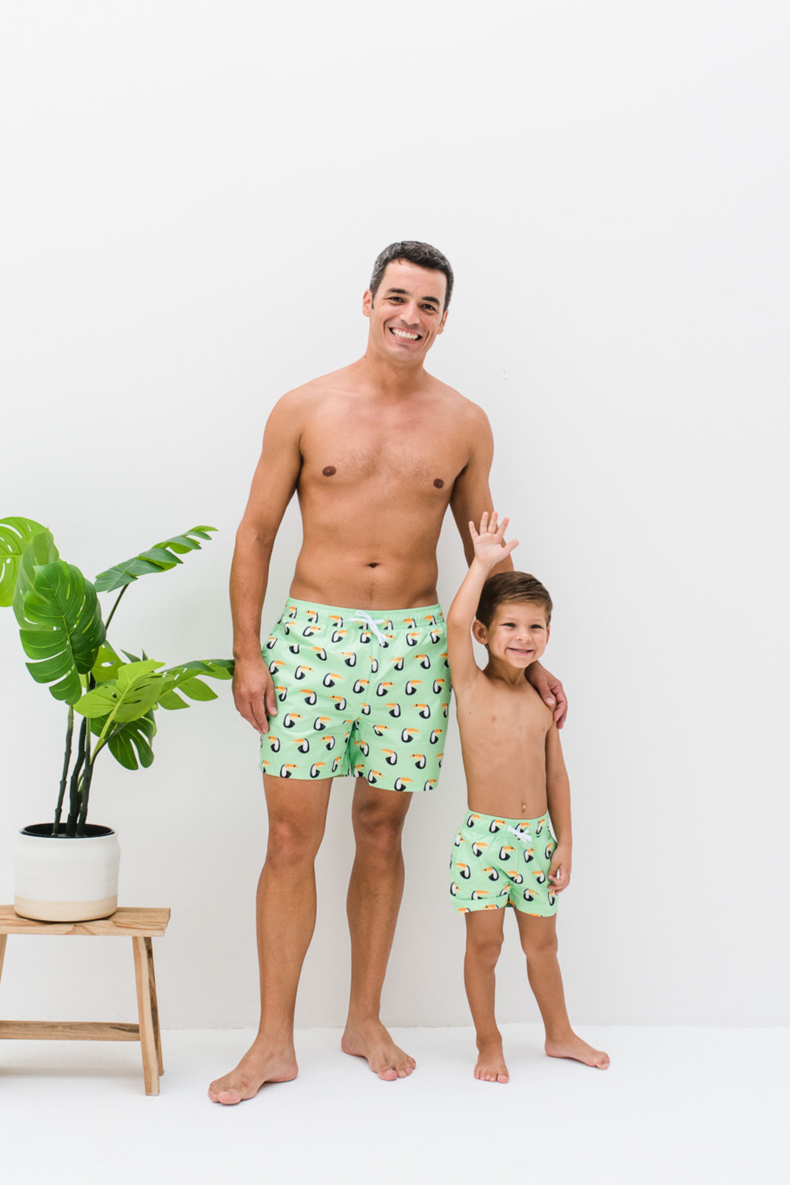 MEN SWIM SHORT - Toucan Paradise