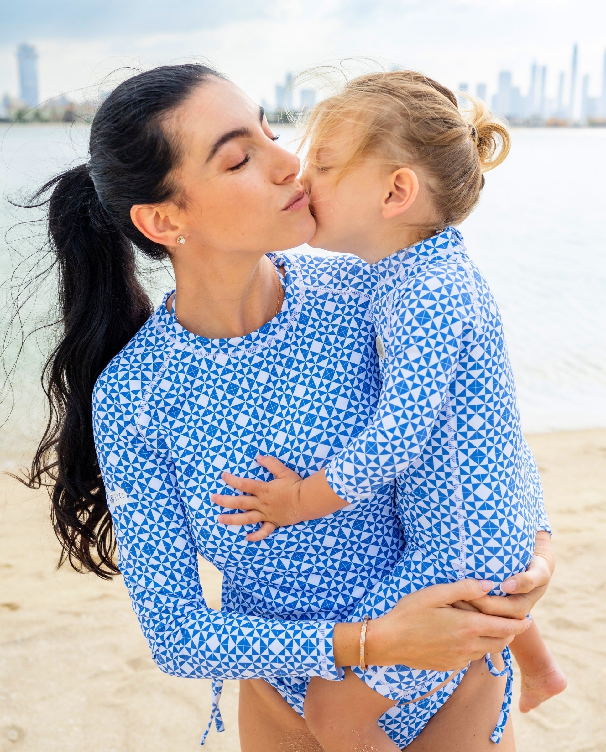 WOMAN RASHGUARD LONG SLEEVE - Mediterranean Tiles